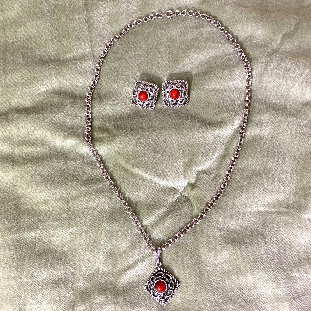Sarah Covington signed red stone necklace earring set pendant on chain  12-38